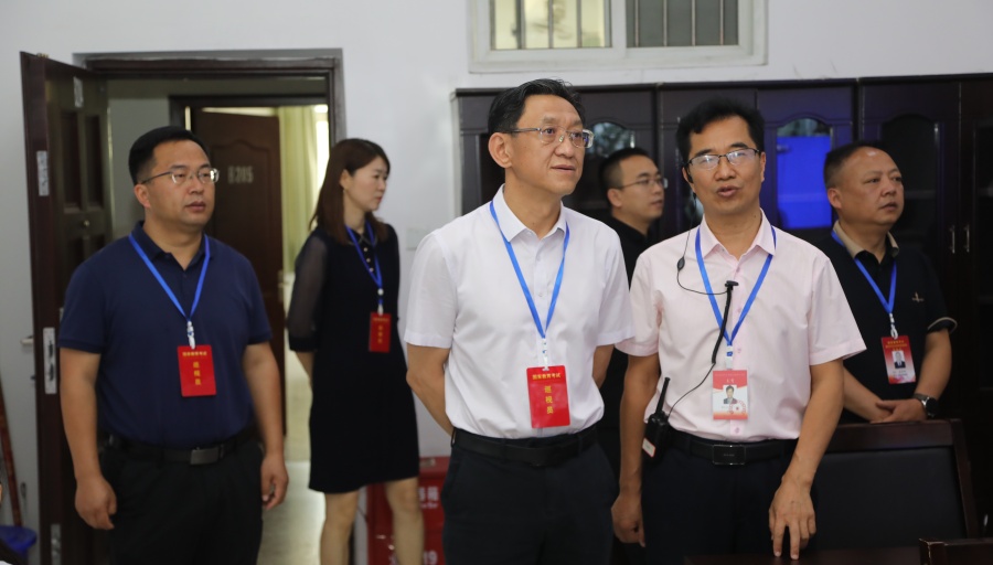 凌永航、毛志强为辖区考生保驾护航