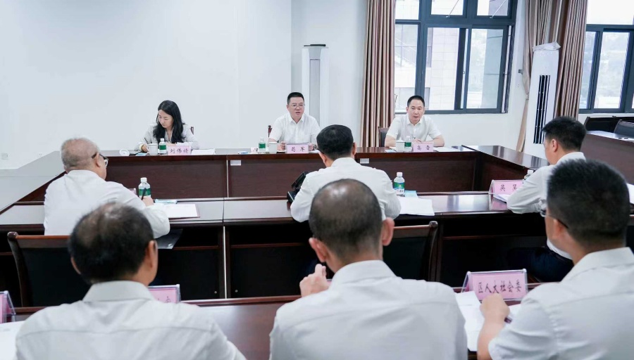 苟军前往区人大常委会、区政府、区政协机关走访座谈