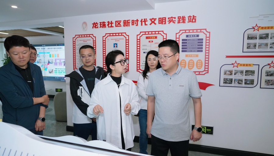 苟军调研东华街道工作情况