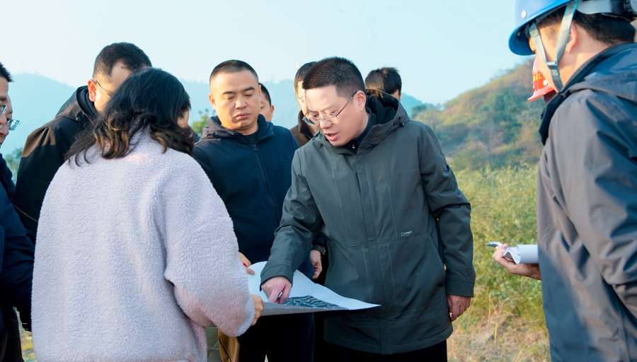 
                                    苟军调研督导城乡供水一体化建设及银江湖岸线整治、桃源里市容管理等工作情况