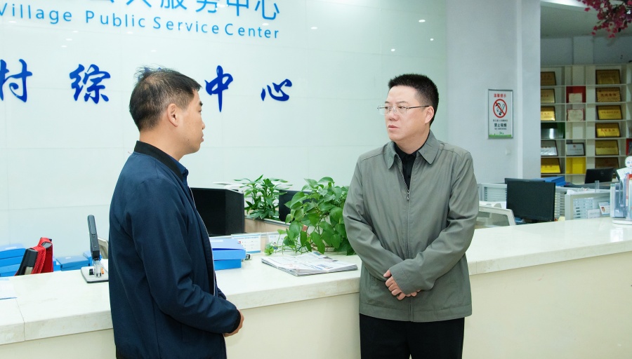 
                                    苟军强调：要时刻保持高度警惕  严格落实各项防灭火措施  切实筑牢森林草原防灭火安全防线