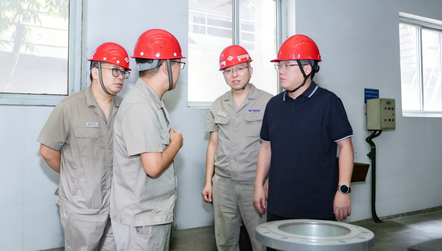 苟军调研重点工业项目建设和安全生产工作情况